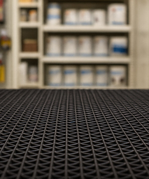 ΠΛΑΣΤΙΚΟ ΔΑΠΕΔΟ ZIGZAG ΜΑΤ 8mm BLACK 1.20Μ NewPlan