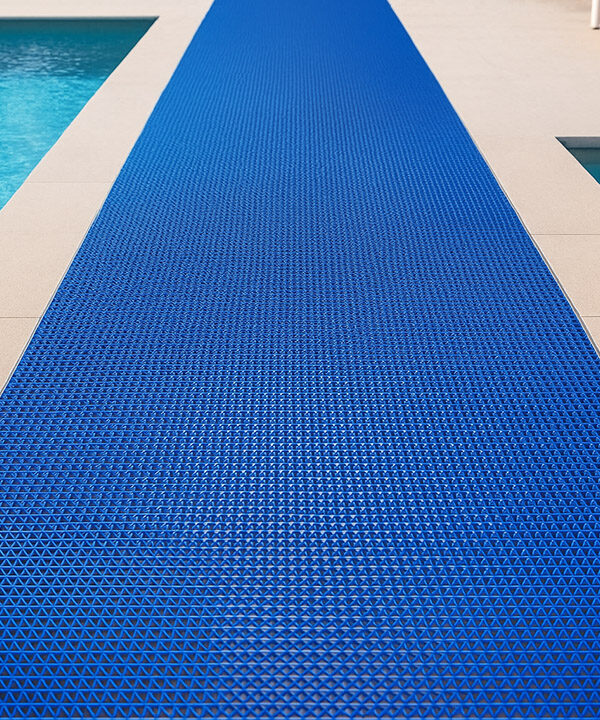 ΠΛΑΣΤΙΚΟ ΔΑΠΕΔΟ ZIGZAG ΜΑΤ 5mm BLUE 1.20Μ